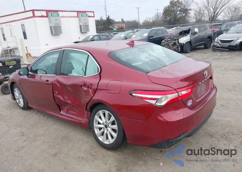 2019 Toyota Camry Le z USA, uszkodzony, nr VIN 4T1B11HKXKU821258